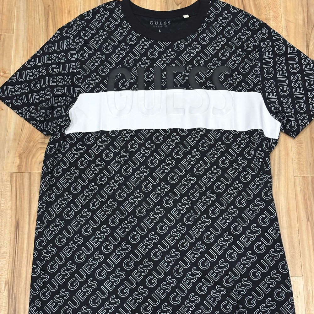 Guess Logo Tee (Men’s Large) Clean & Fresh Look